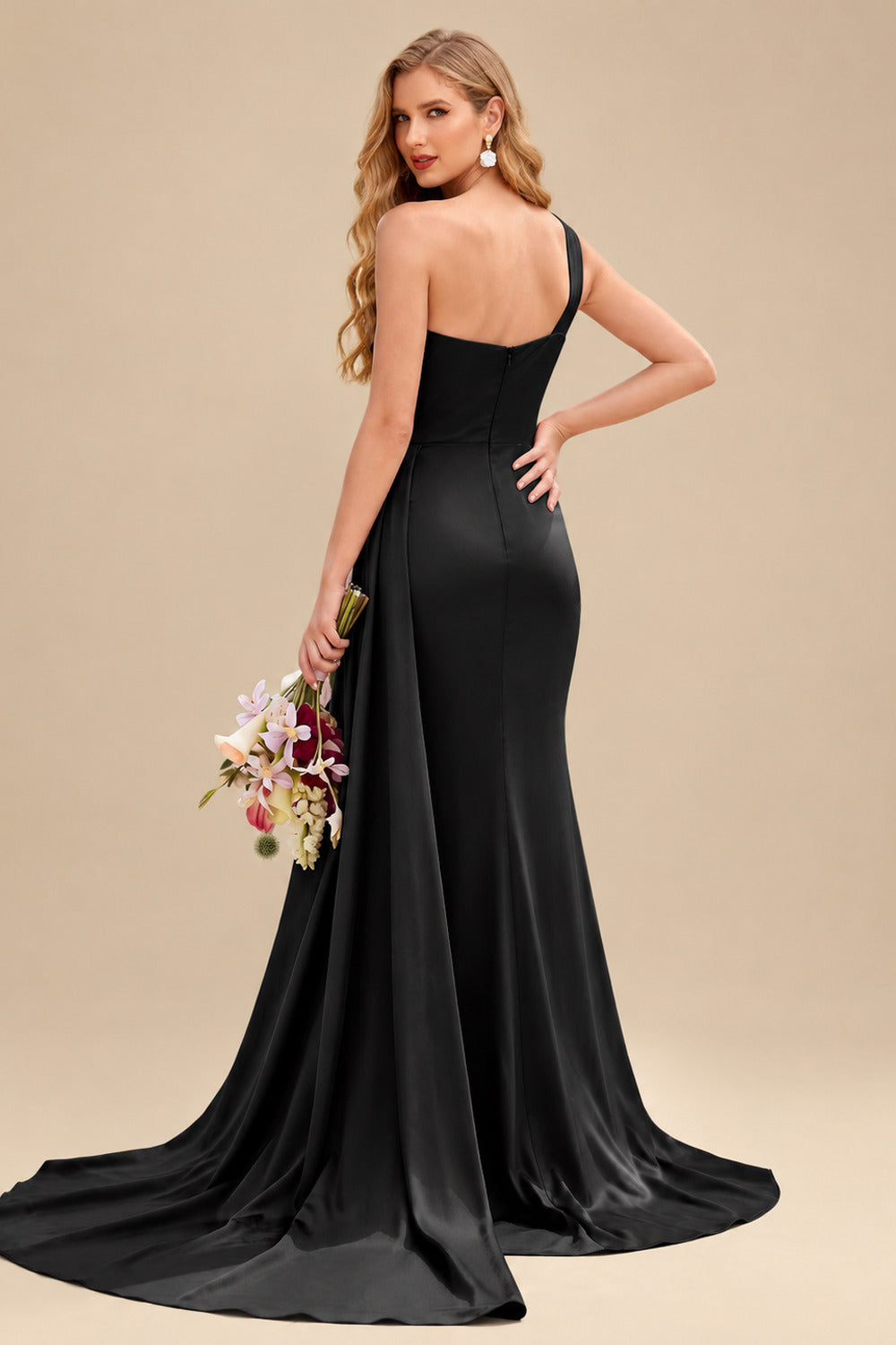 Rutipo Black Sheath/Column One-Shoulder Sleeveless Silk Like Satin Bridesmaid Dresses